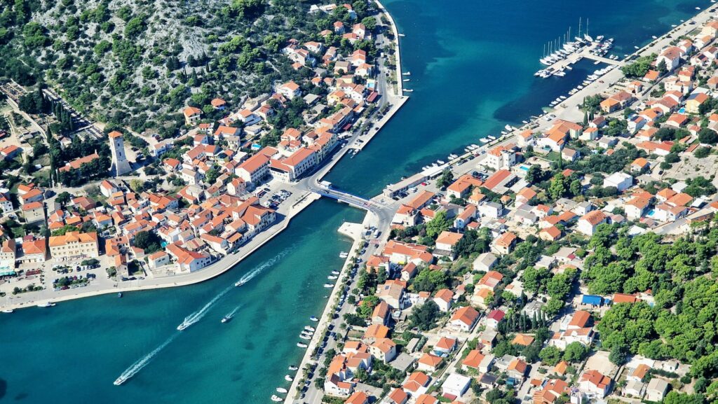 Tisno Brücke Luftbild